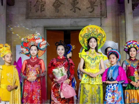 Hoa hậu Hoàn cầu Việt Nam Dương Thanh Hà diện vedette bộ sưu tập áo dài “Nét Xưa” của nhà thiết kế Châu Loan cùng Á quân Tỏa sáng Thiên thần nhí Nguyễn Minh Châu