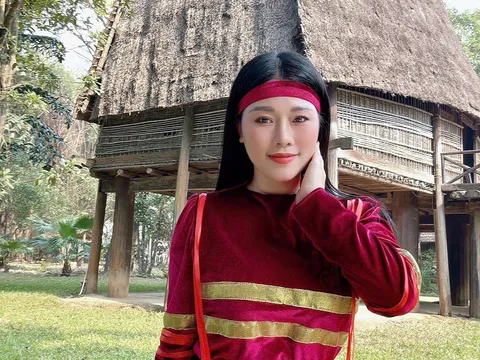 NSƯT Hương Giang hóa thân vào cô gái Pa Kô thể hiện xúc động ca khúc cách mạng